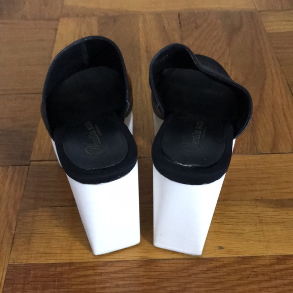 Black platform shoes with chuck heels - Picture 3 of 5